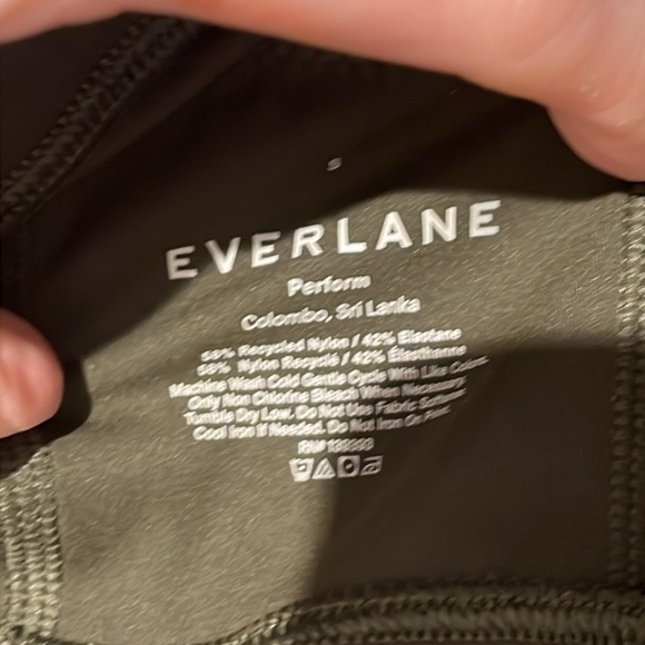 Everlane The Perform Cropped Top in dark olive green - size small - Picture 11 of 11